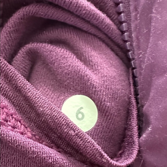 Lululemon Women’s Puffer Jacket medium Purple Quilted Full Zip Hood First Mile - Picture 9 of 9